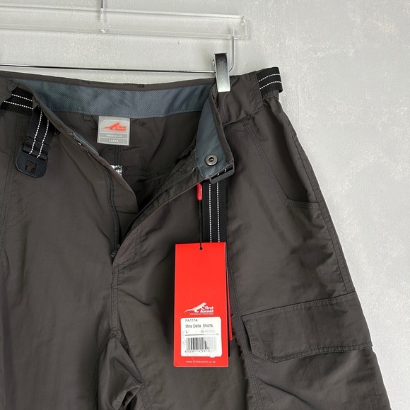 First Ascent trekwear men's size L Delta shorts cargo charcoal belted hiking NWT - Picture 11 of 12